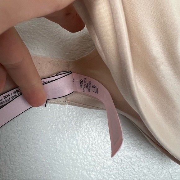 Victoria's Secret Cream Bra - Picture 3 of 5